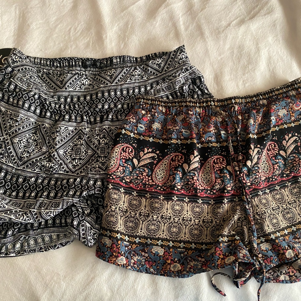 ❣️2 pairs of pattern shorts❣️